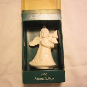 VTG1979 GOEBEL ANNUAL ORNAMENT, WHITE PORCELAIN ANGEL W/TREE, W BOX